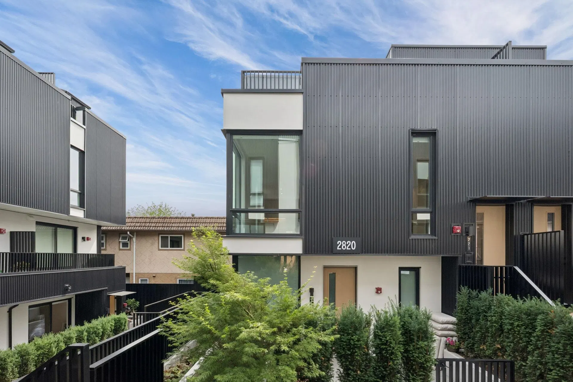 #221 – 2820 Nanaimo Street
