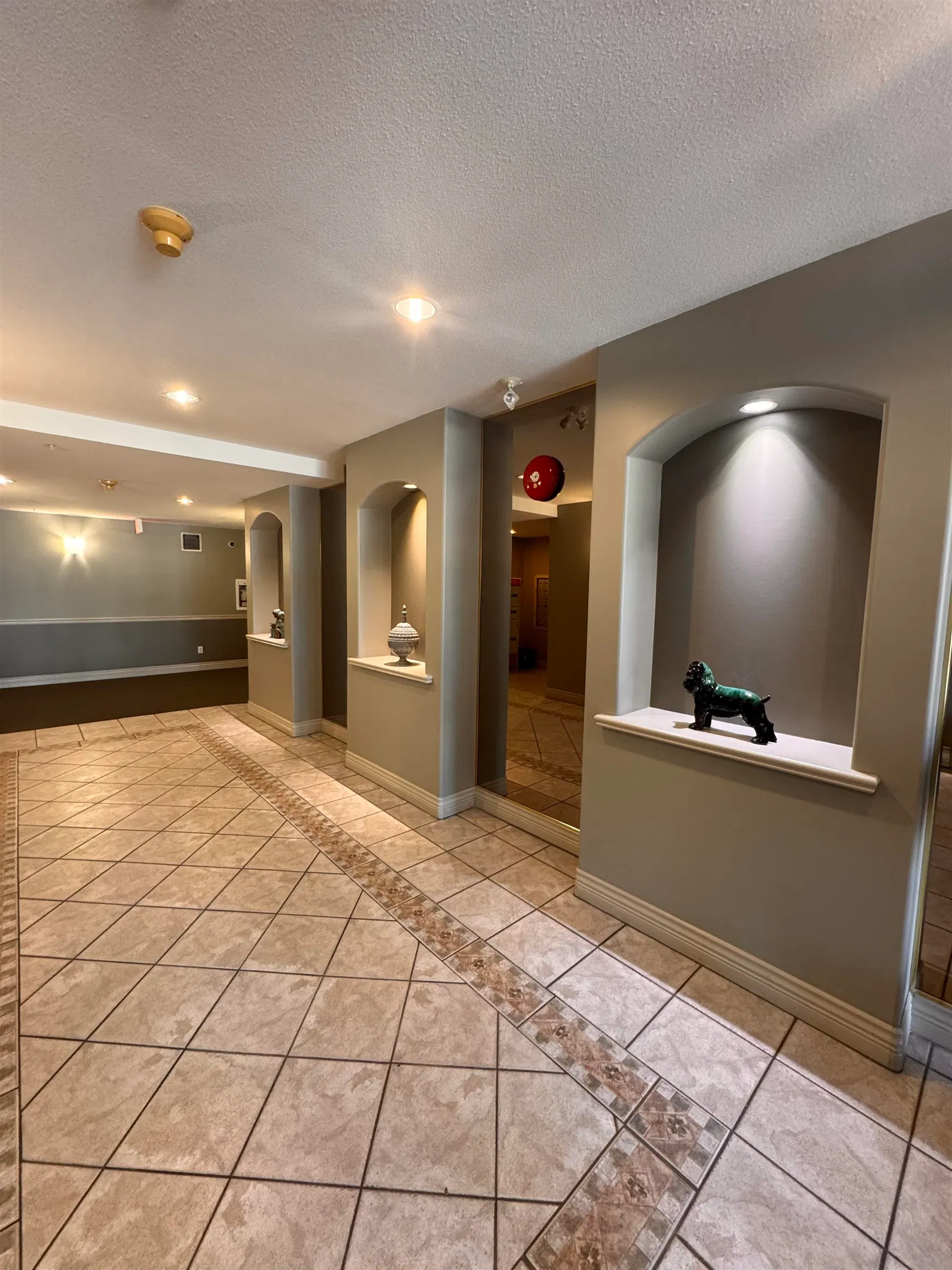 Photo 3 of 25 at #510 – 22230 North Avenue