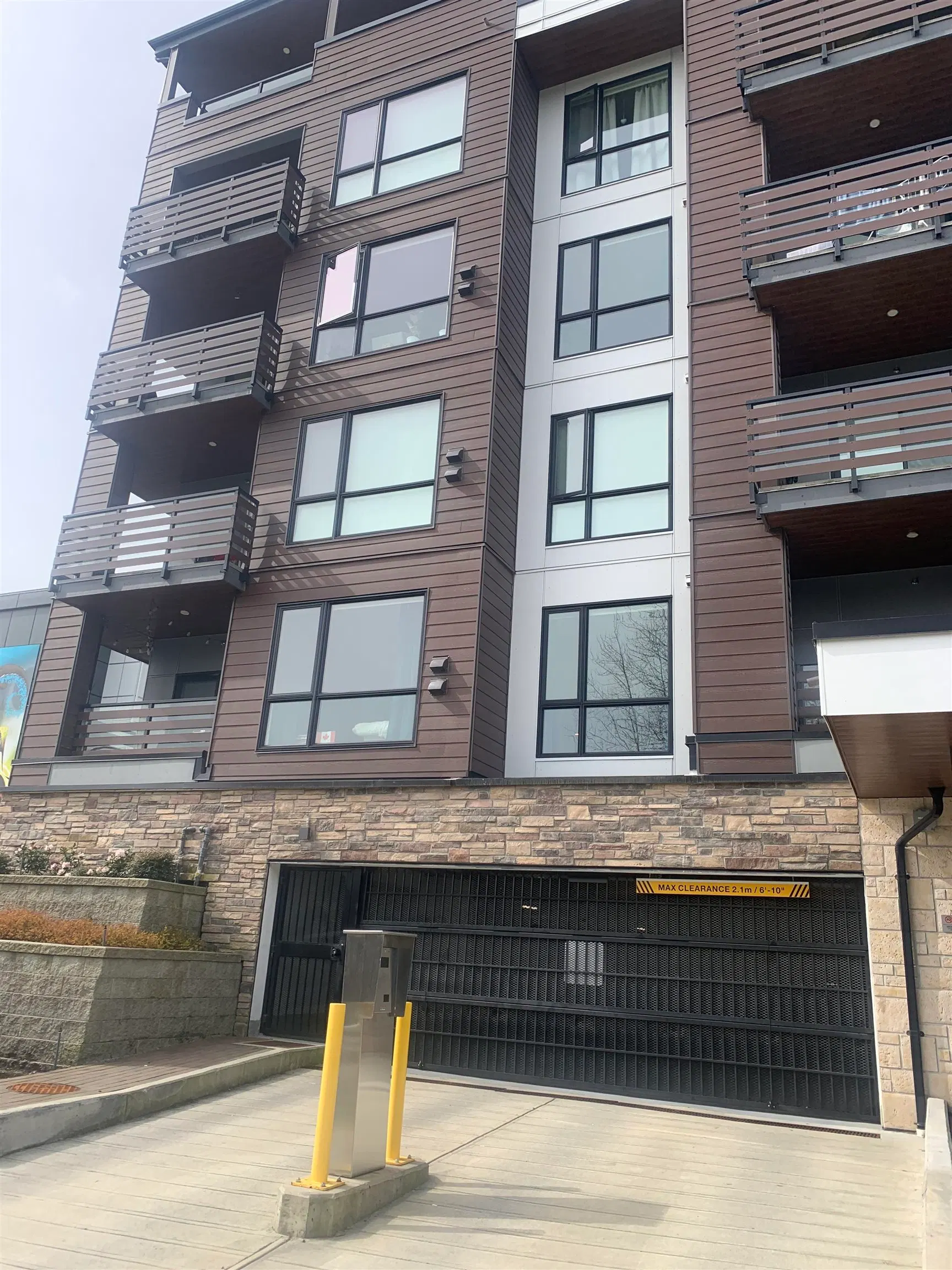 Photo 3 of 19 at #408 – 11703 Fraser Street