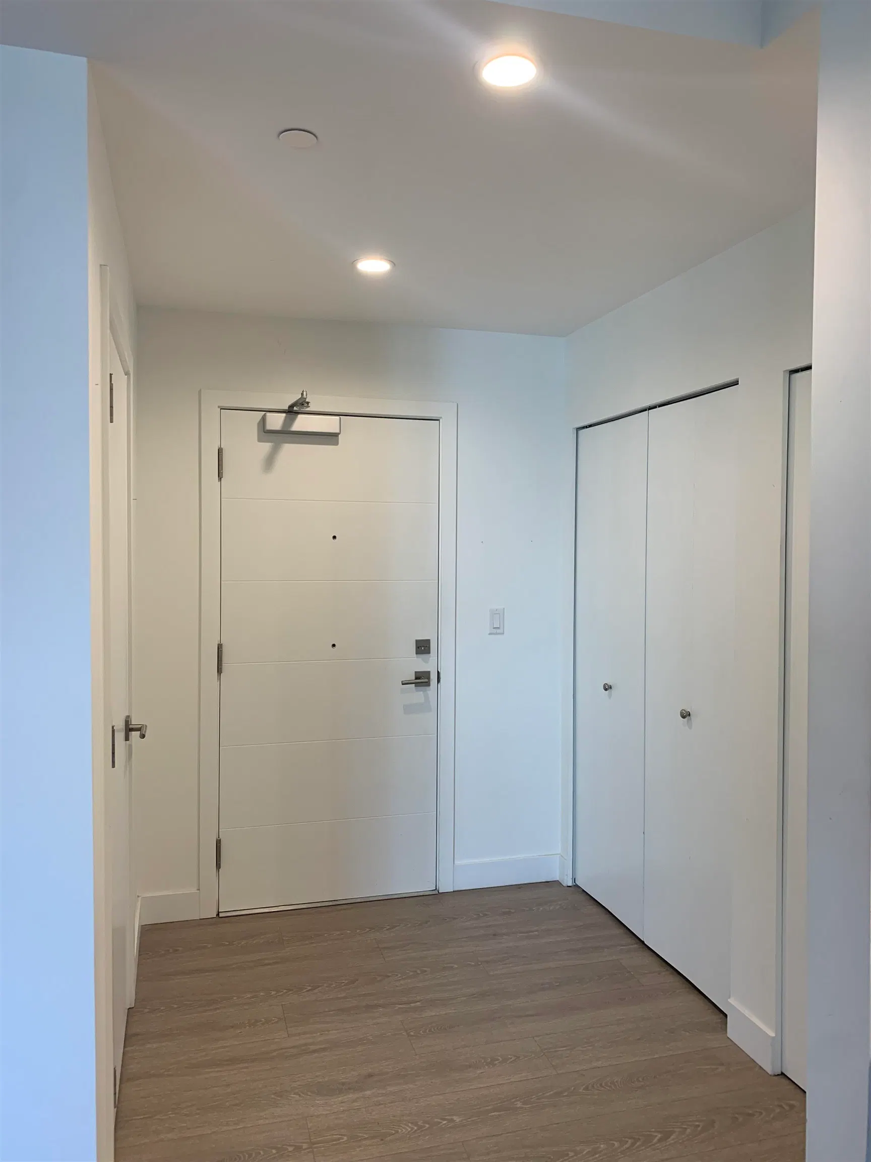Photo 4 of 19 at #408 – 11703 Fraser Street