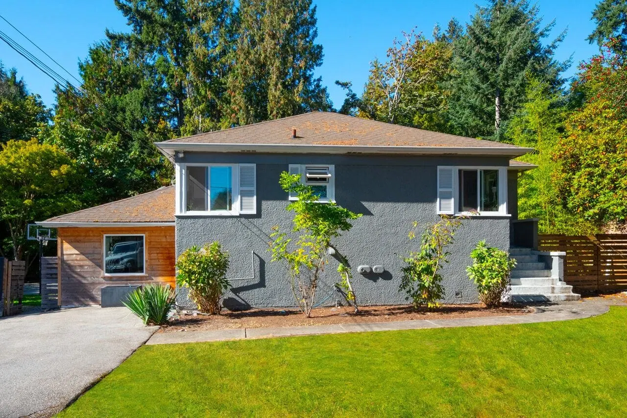 Photo 1 of 34 at 4325 Morgan Crescent