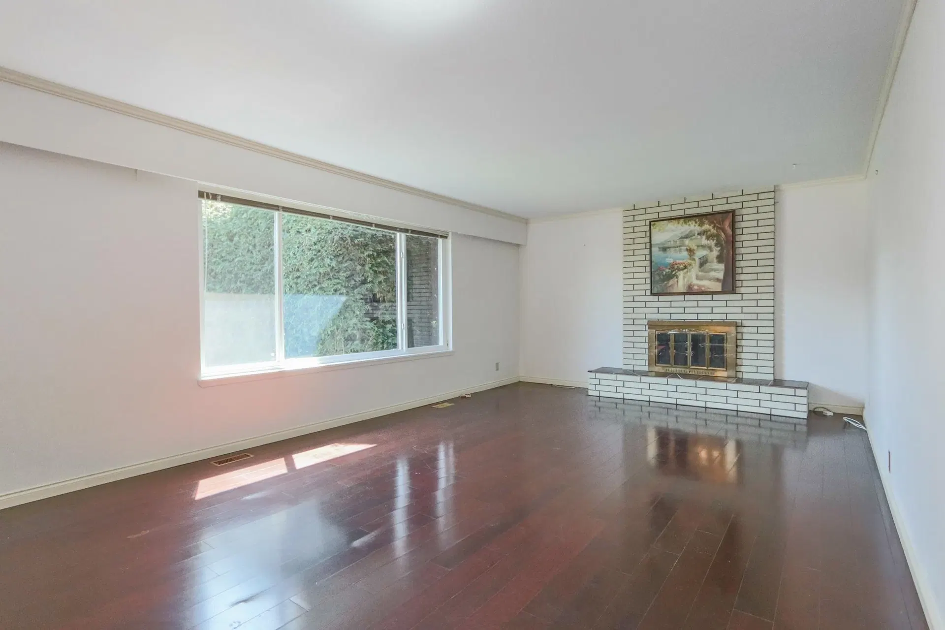 Photo 5 of 29 at 1352 E 16th Street