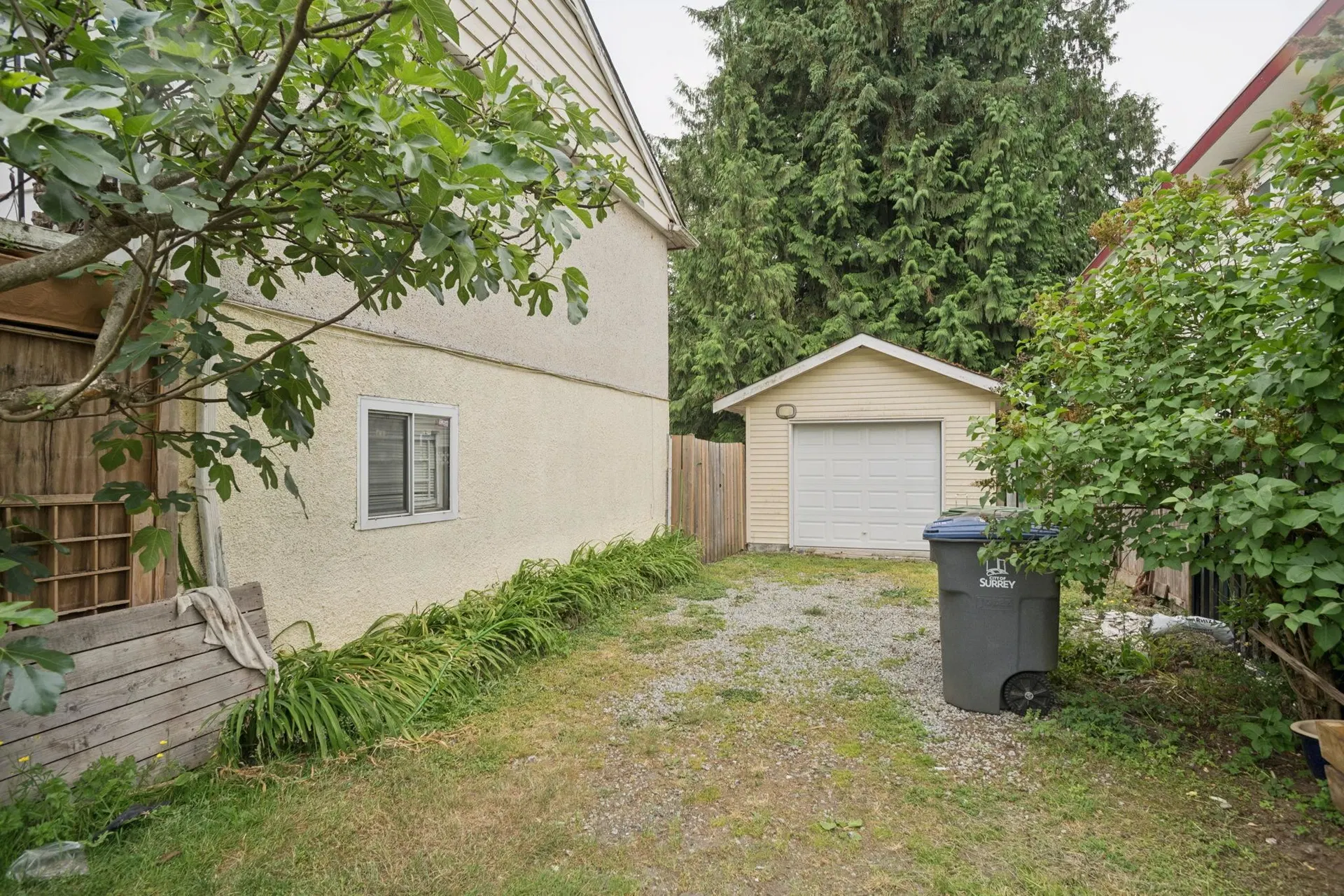 Photo 3 of 7 at 12882 100 Avenue