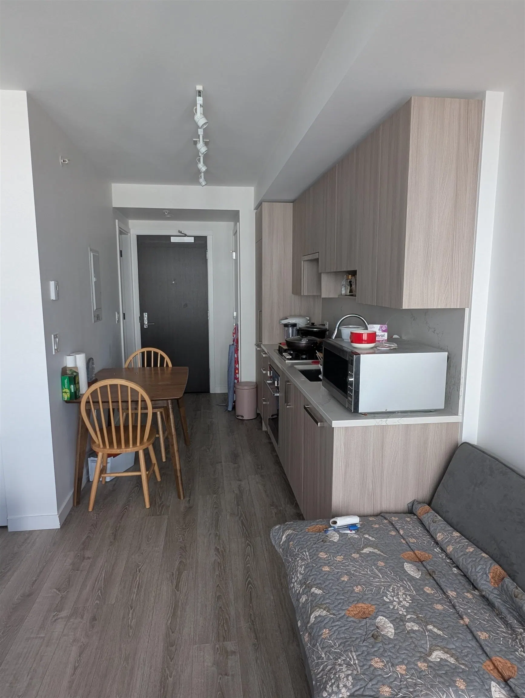 Photo 3 of 17 at #915 – 13350 Central Avenue