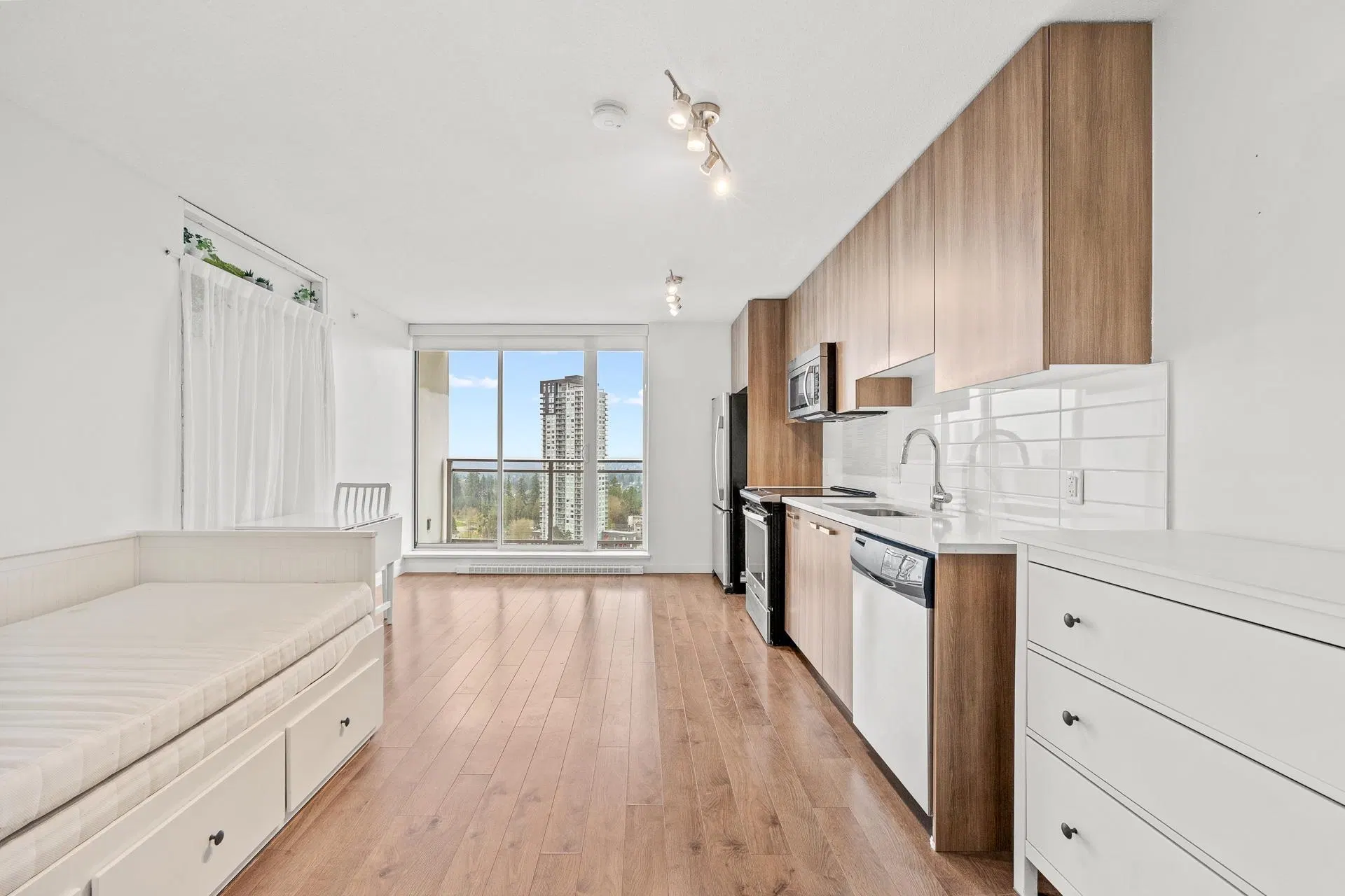 Photo 3 of 14 at #2511 – 13325 102a Avenue