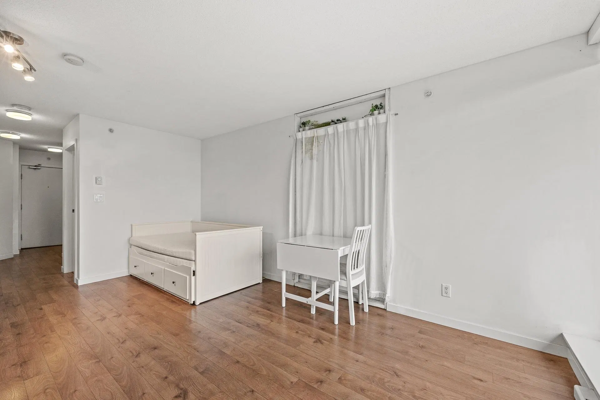 Photo 5 of 14 at #2511 – 13325 102a Avenue
