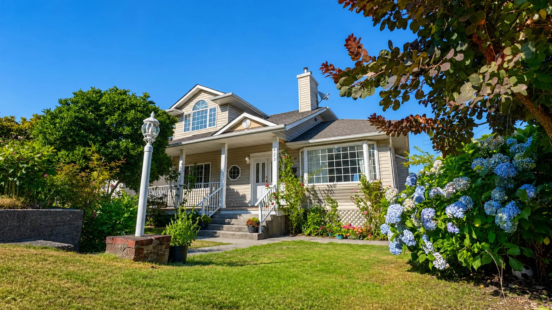 Photo 1 of 39 at 823 Burnaby Street