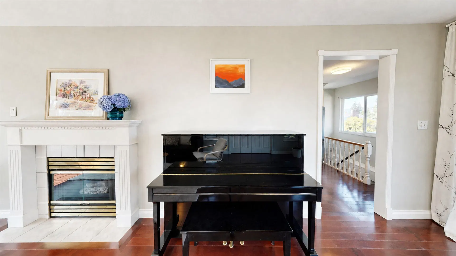 Photo 5 of 39 at 823 Burnaby Street