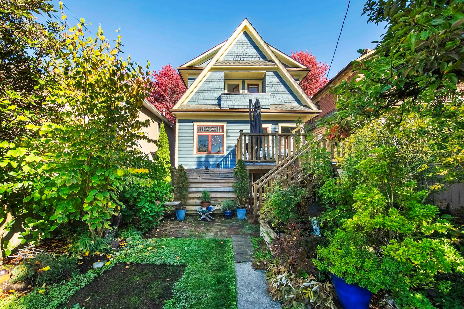 Photo 3 of 40 at 2580 Cambridge Street