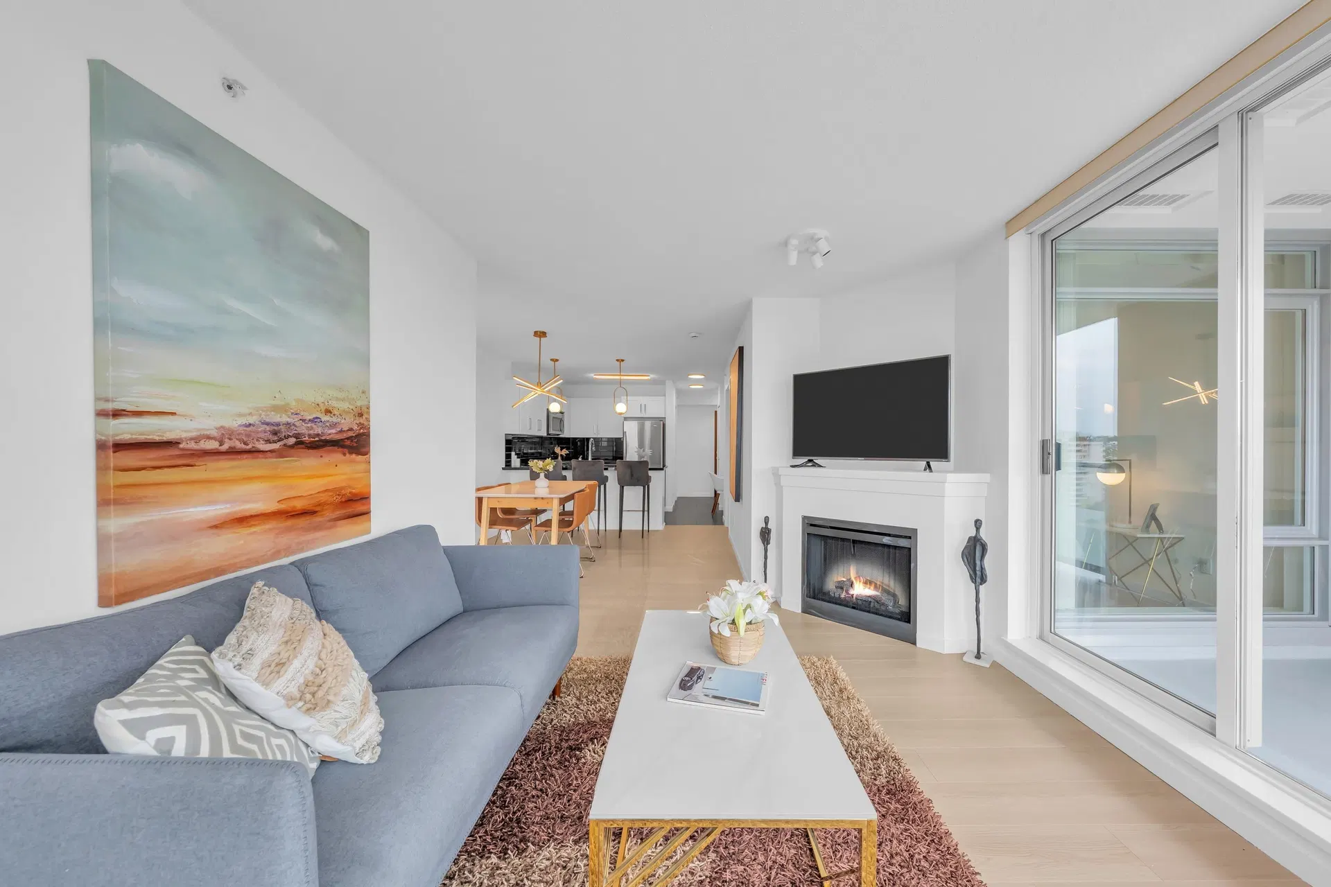 Photo 4 of 40 at #2705 – 2133 Douglas Road