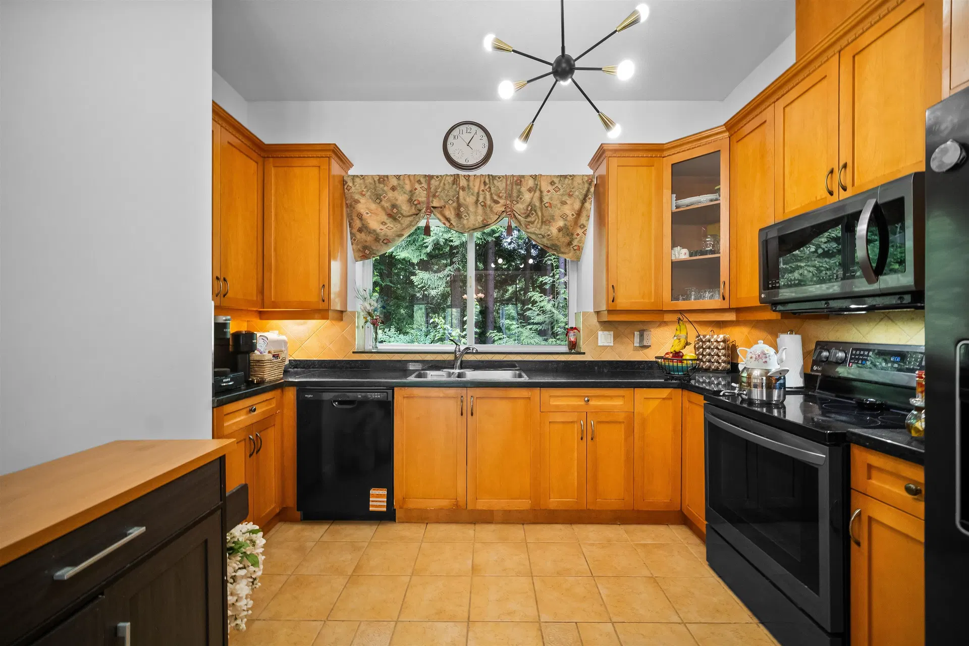 Photo 3 of 40 at 2253 Parkway Boulevard