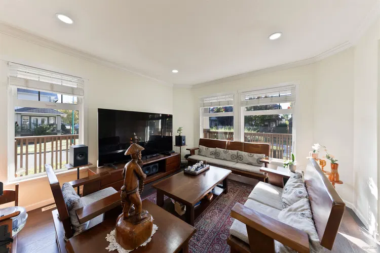 Photo 4 of 39 at 19099 68 Avenue