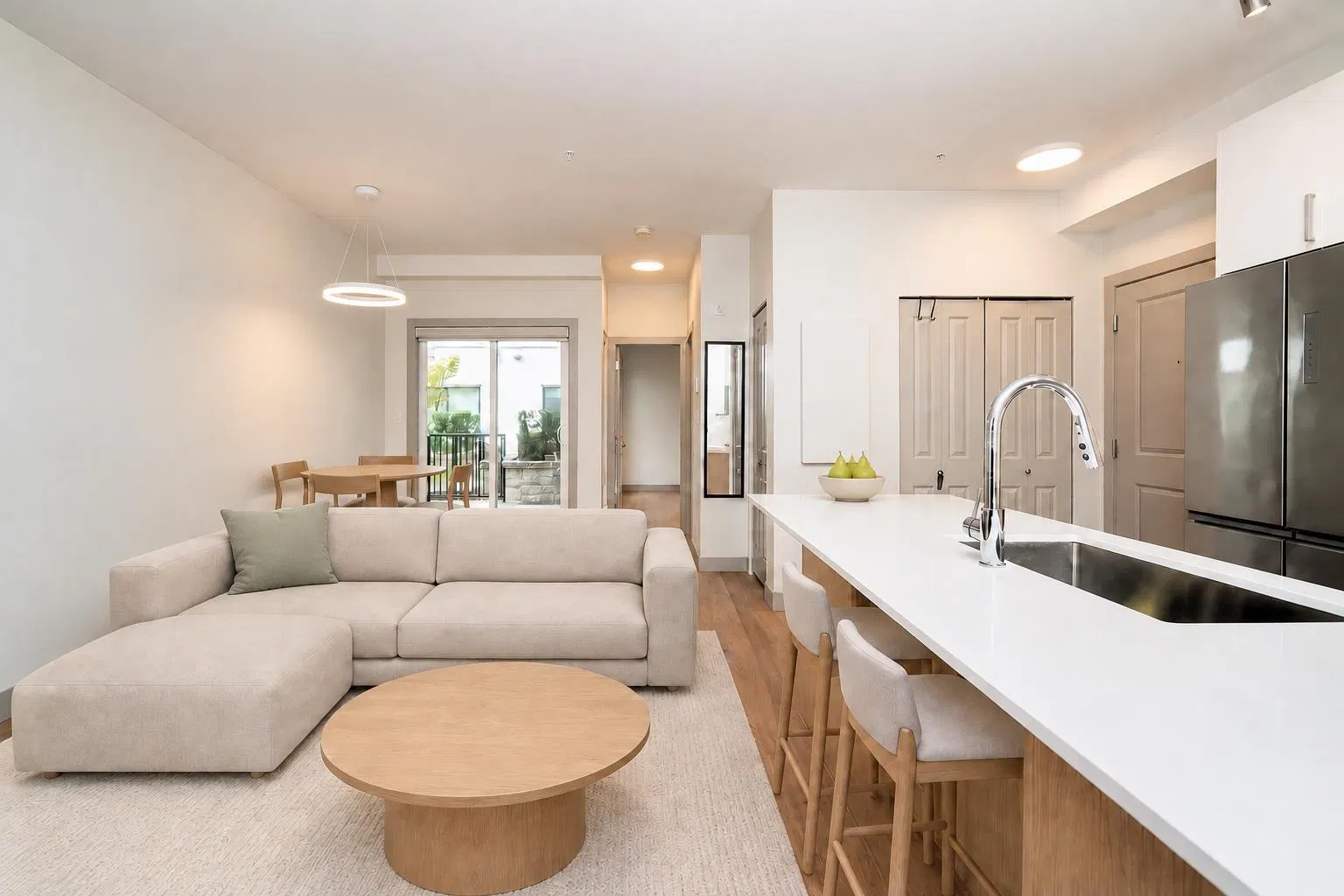Photo 5 of 16 at #209 – 6968 Royal Oak Avenue