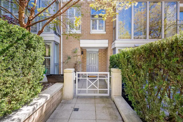 #3 – 290 Newport Drive
