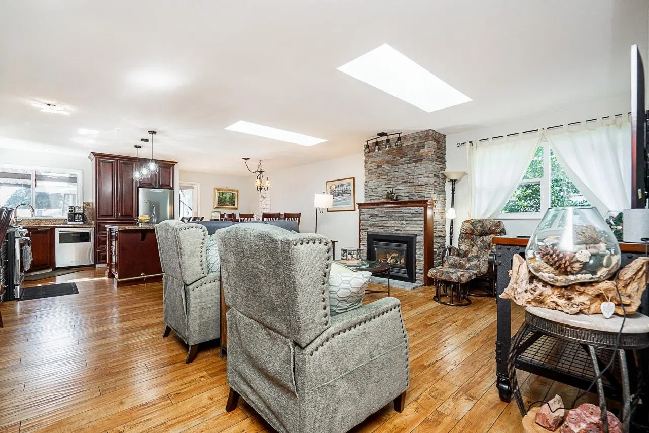 Photo 5 of 39 at 404 Mundy Street