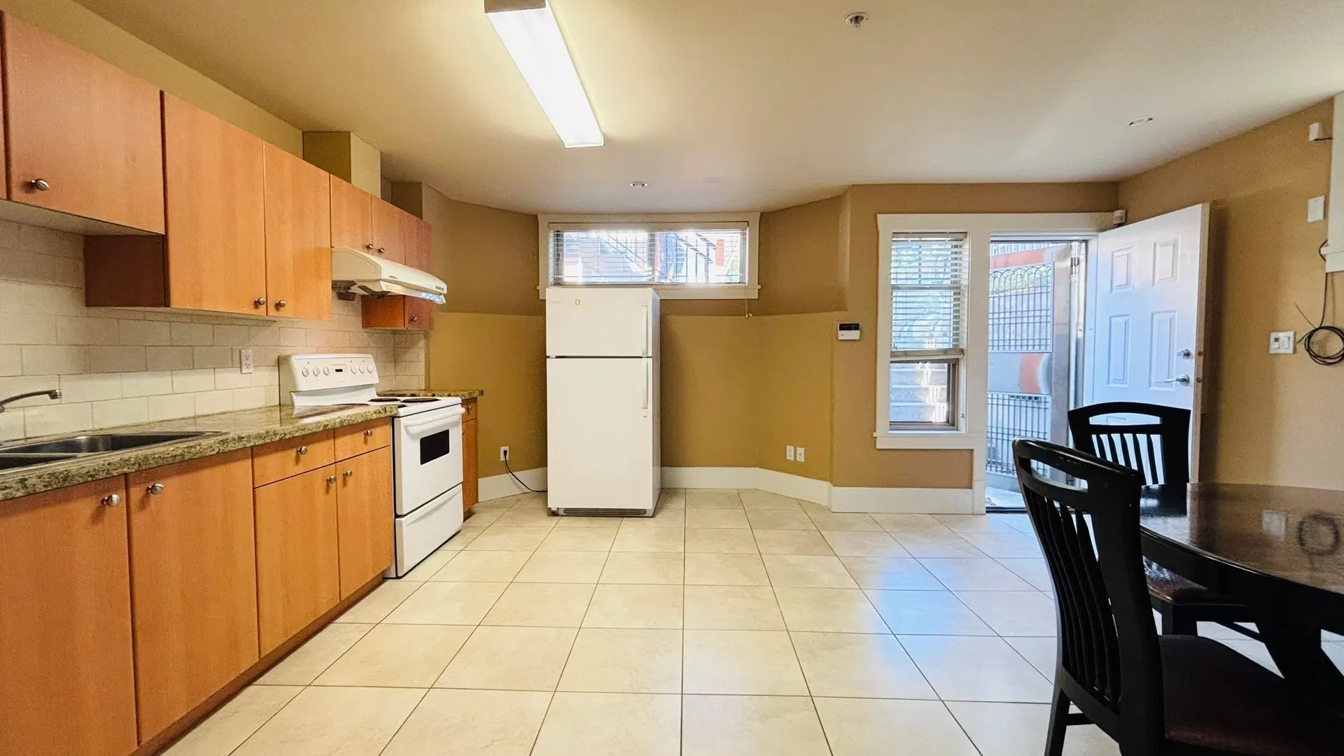 Photo 3 of 11 at #2 – 2139 W 22nd Avenue