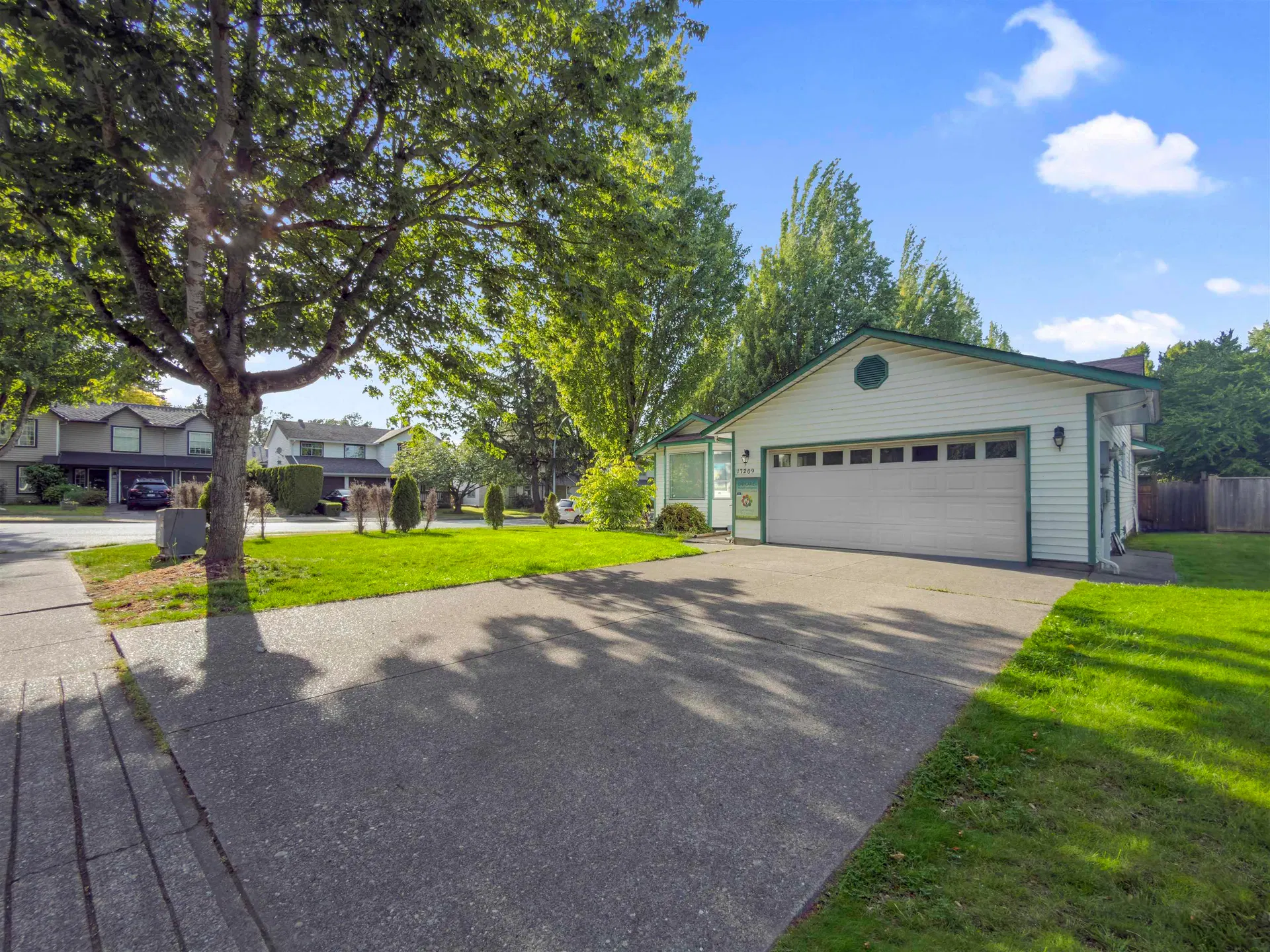 Photo 3 of 30 at 17209 62a Ave