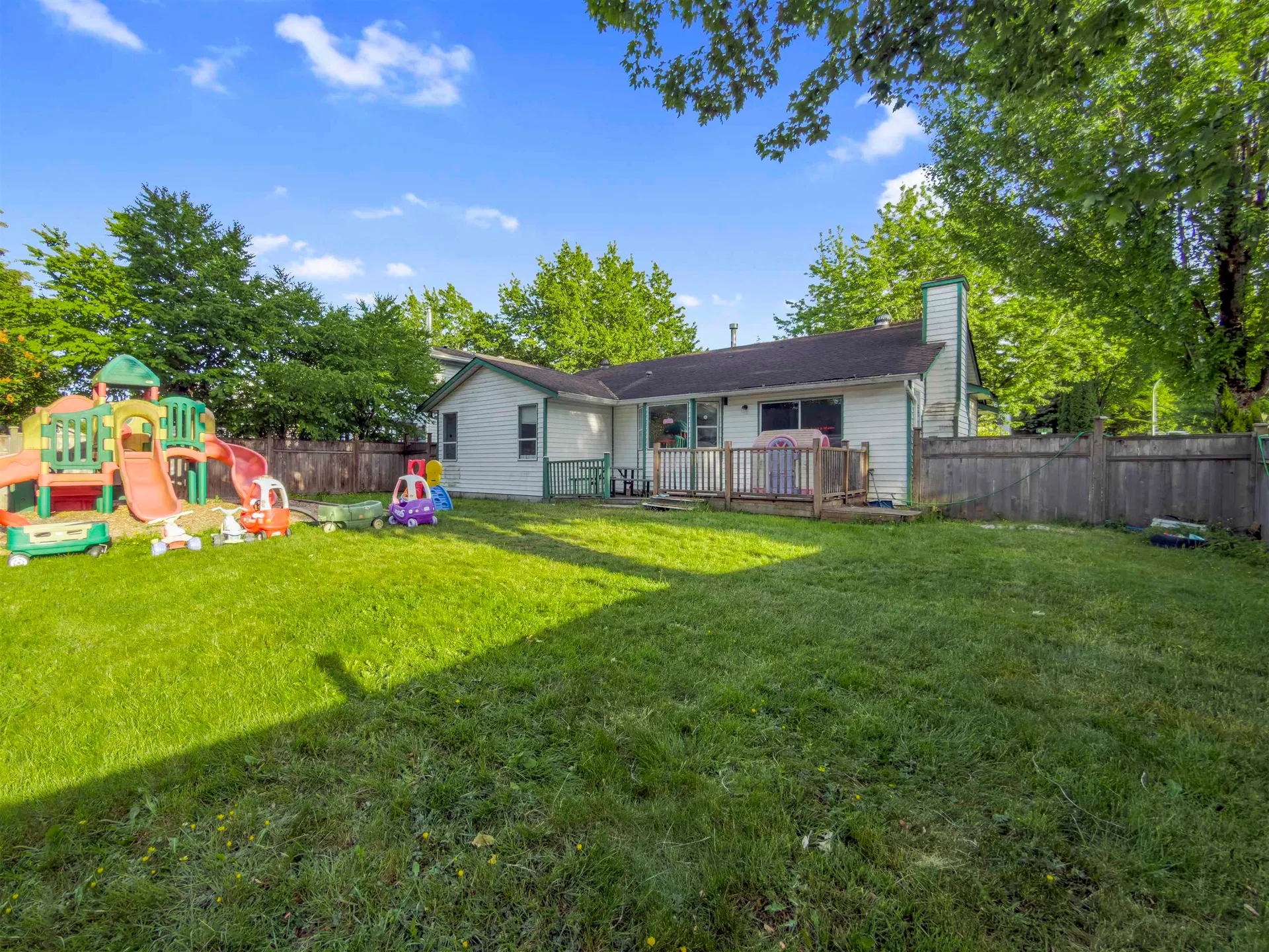 Photo 4 of 30 at 17209 62a Ave