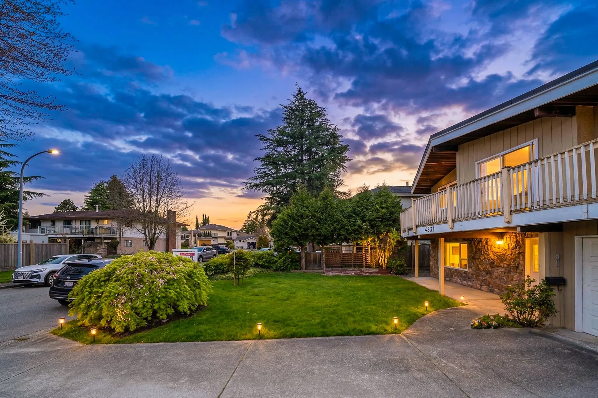 Photo 3 of 31 at 4831 Foxglove Crescent