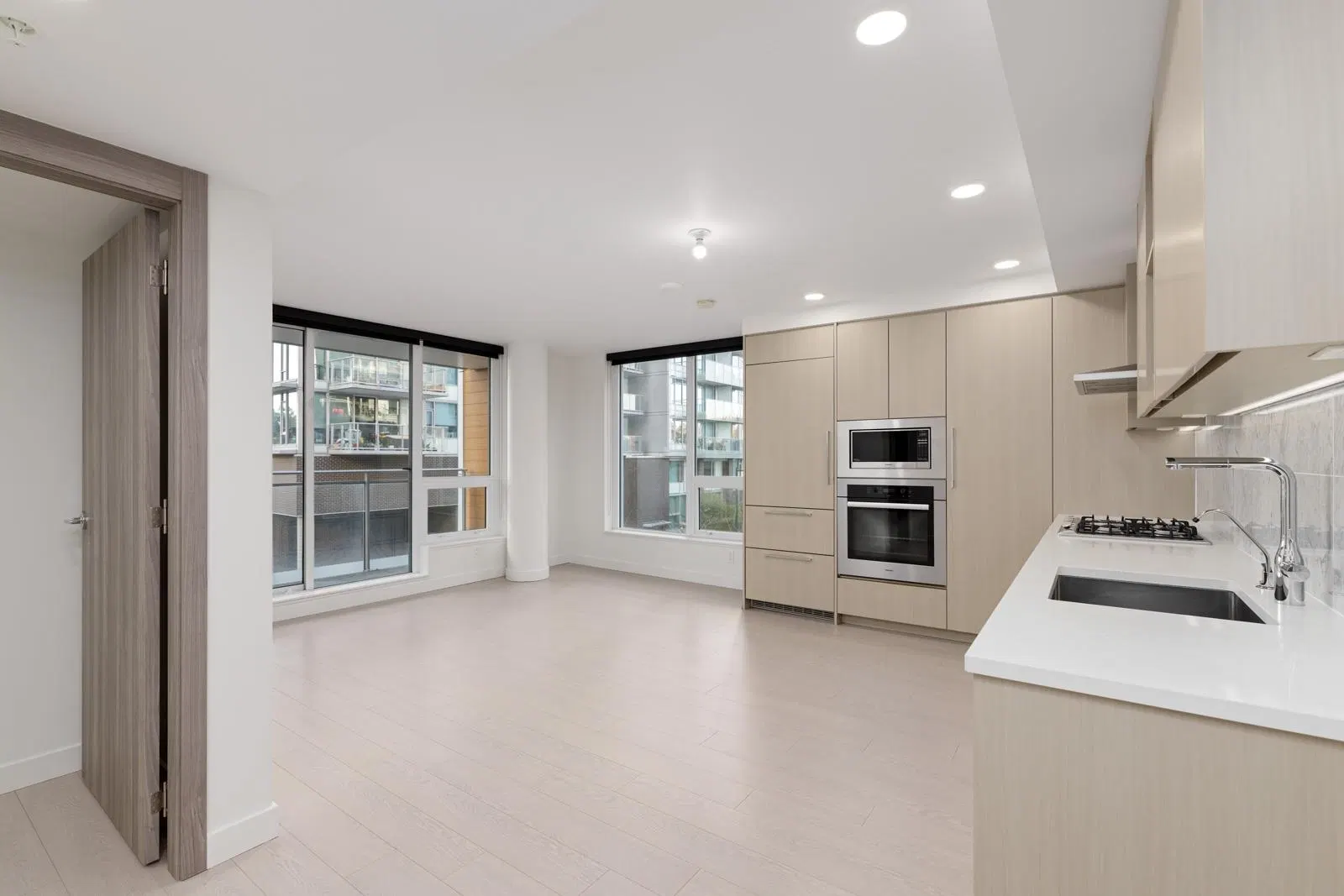 Photo 3 of 14 at #612 – 455 SW Marine Drive