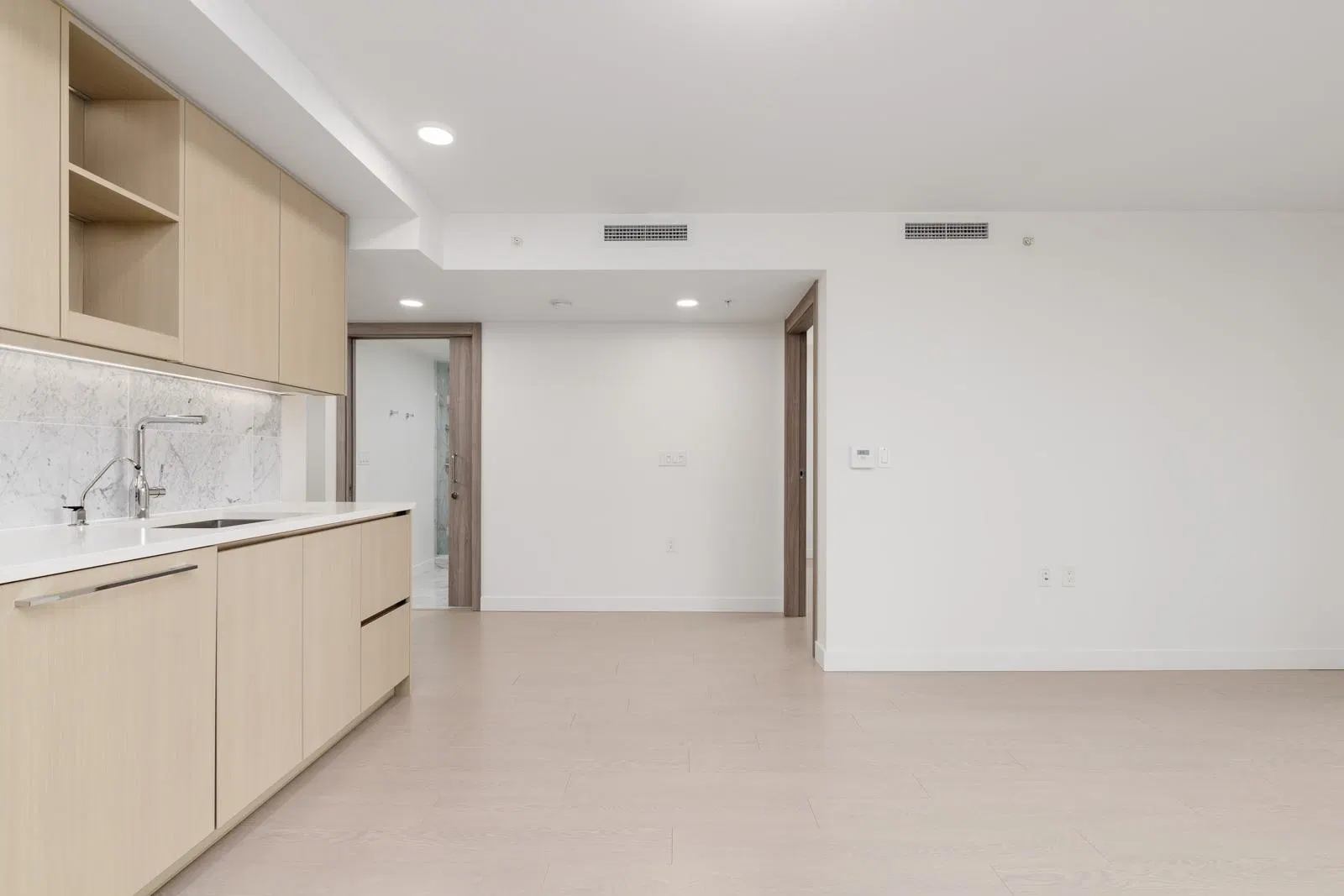 Photo 5 of 14 at #612 – 455 SW Marine Drive