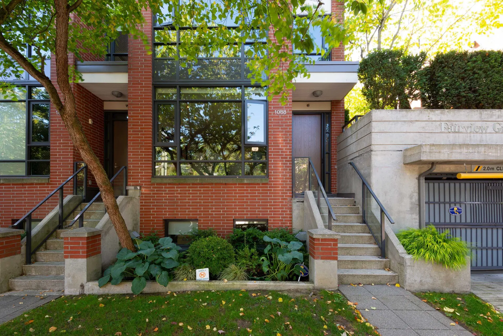 Photo 2 of 36 at 1088 W 7th Avenue