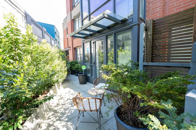 Photo 5 of 28 at #201 – 289 Drake Street