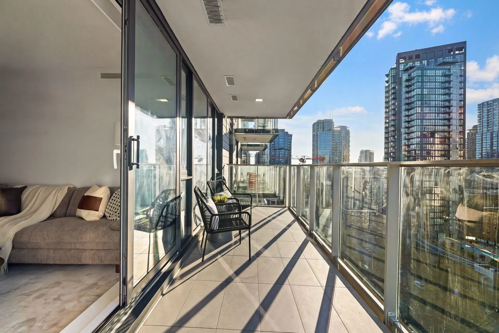 #1610 – 1111 Richards Street