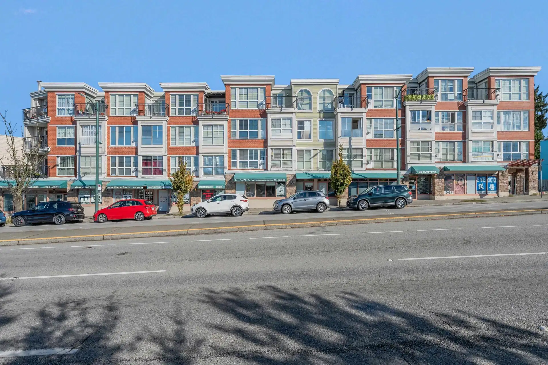 #101 – 2973 Kingsway