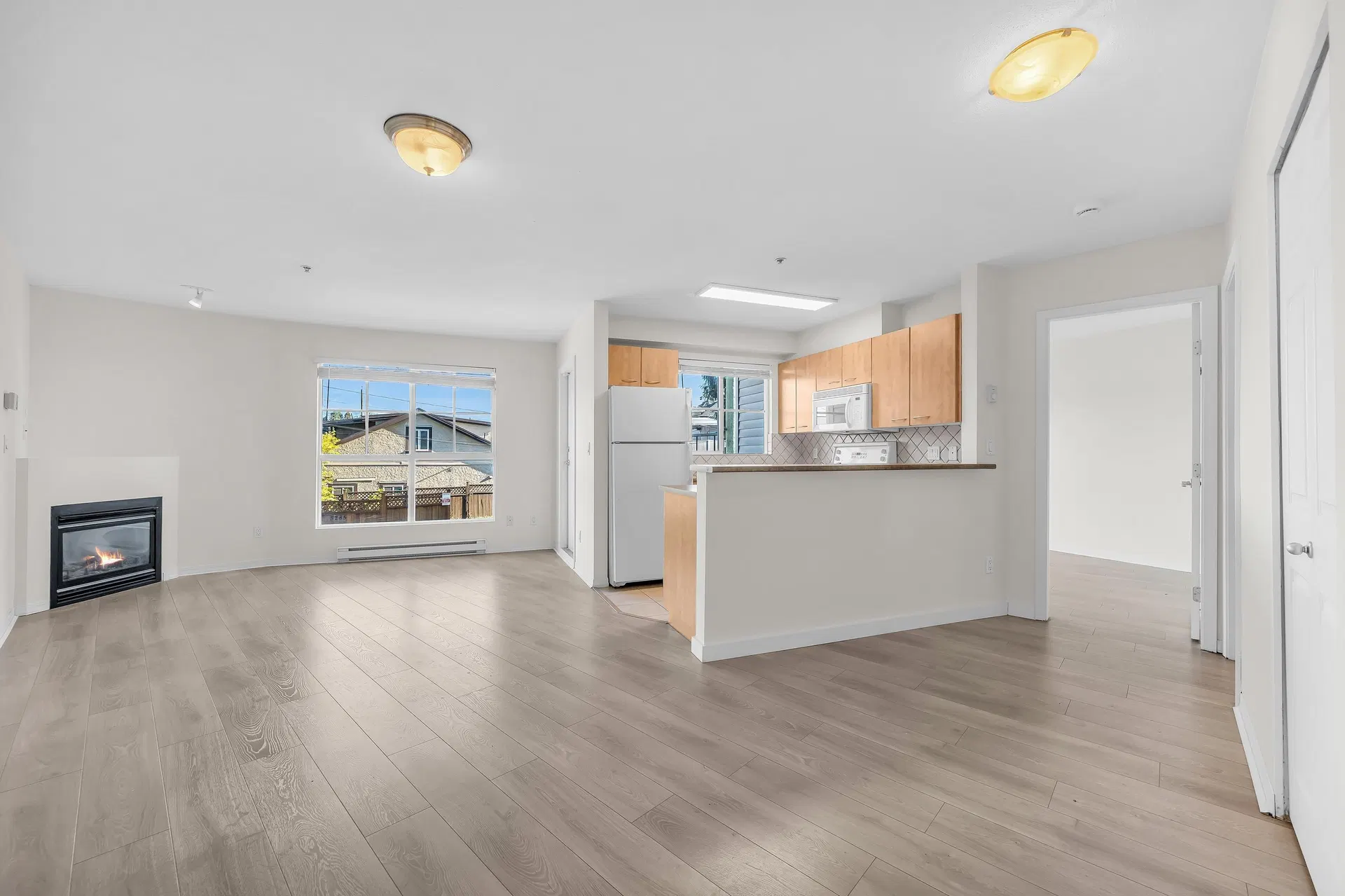 Photo 3 of 34 at #101 – 2973 Kingsway