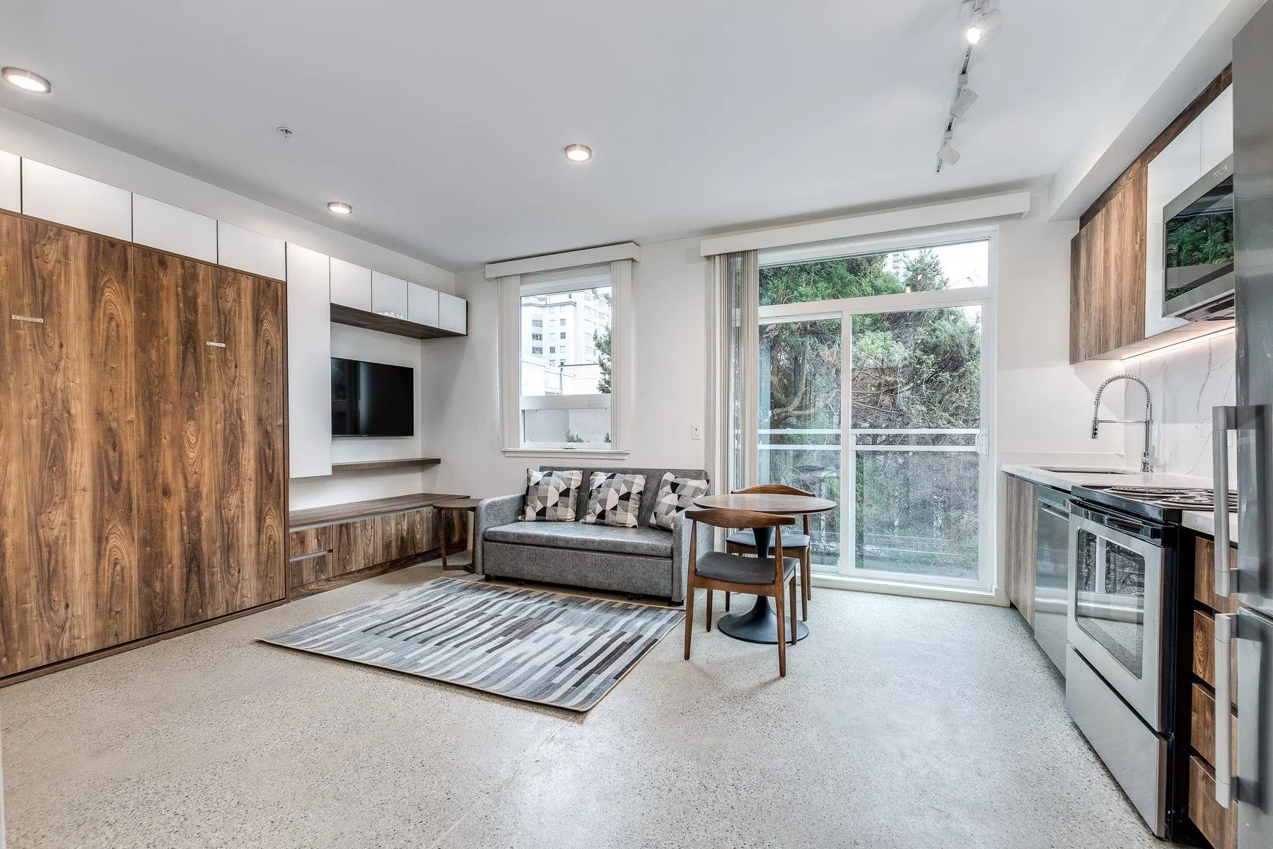 Photo 1 of 21 at #202 – 1170 Barclay Street