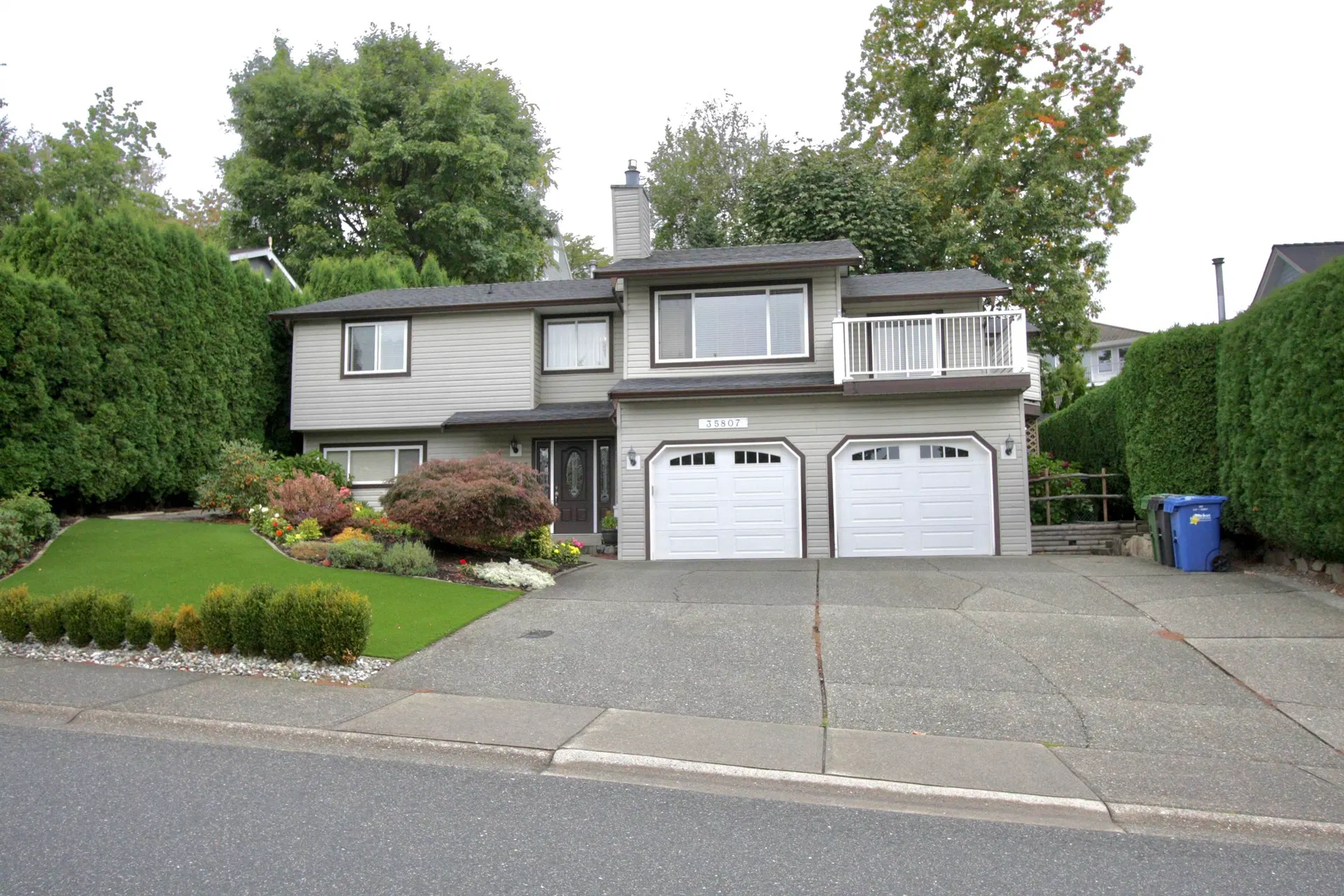 Photo 1 of 40 at 35807 Sunridge Place