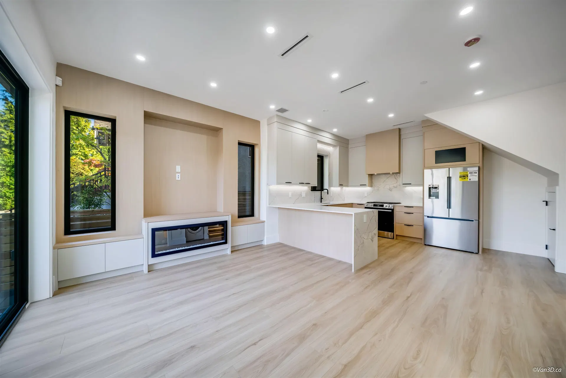 Photo 4 of 30 at #1 – 2636 Mcgill Street