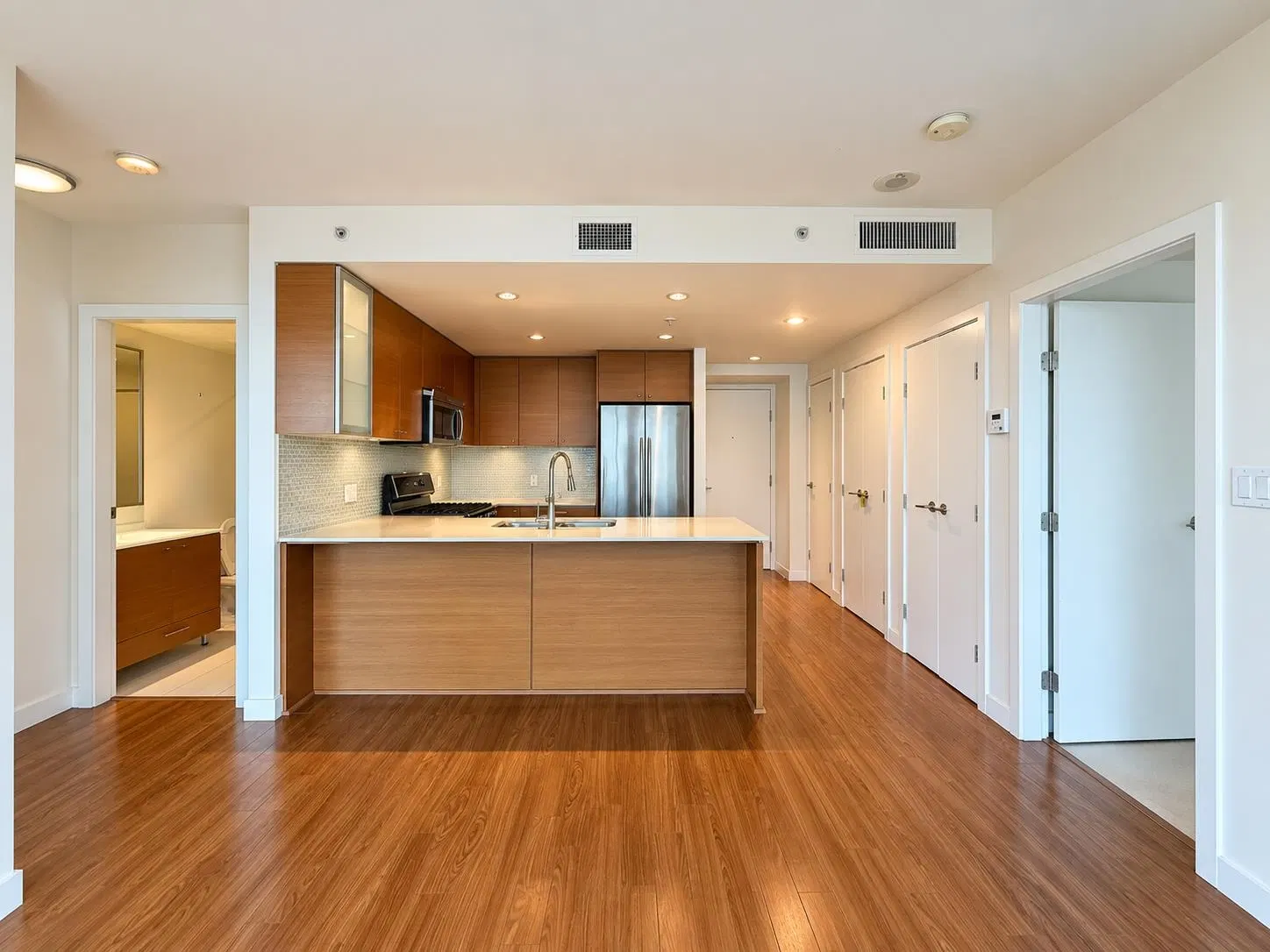 Photo 3 of 20 at #807 – 5900 Alderbridge Way