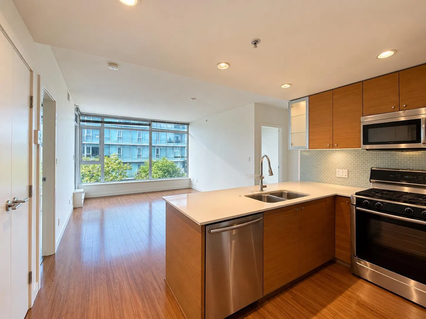 Photo 4 of 20 at #807 – 5900 Alderbridge Way