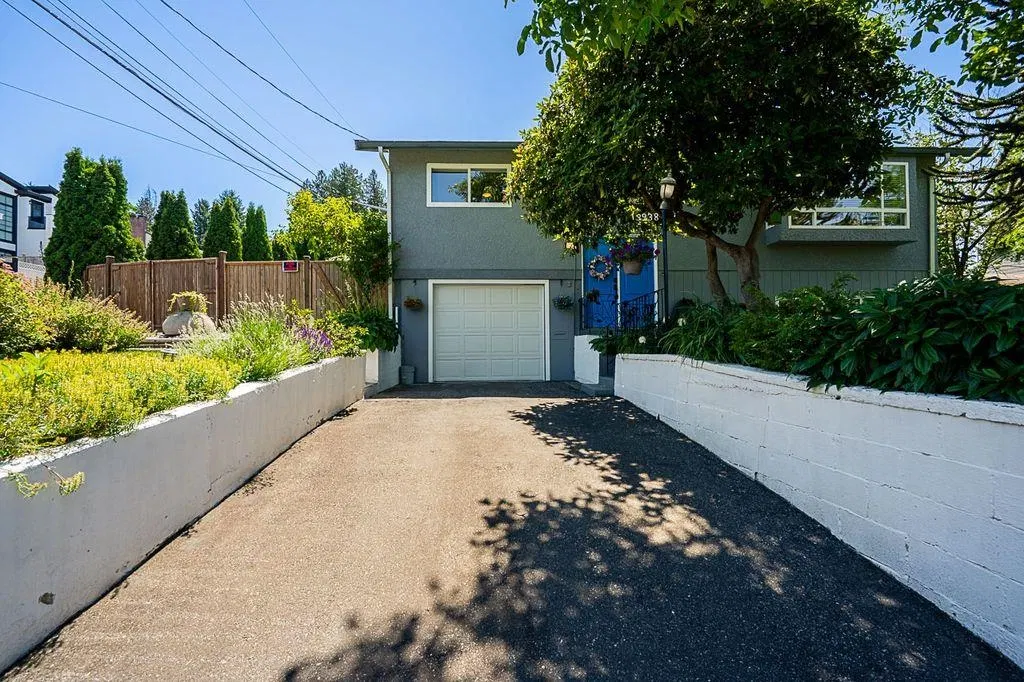 Photo 2 of 40 at 13938 115 Avenue