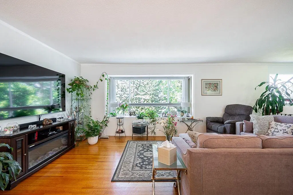 Photo 5 of 40 at 13938 115 Avenue