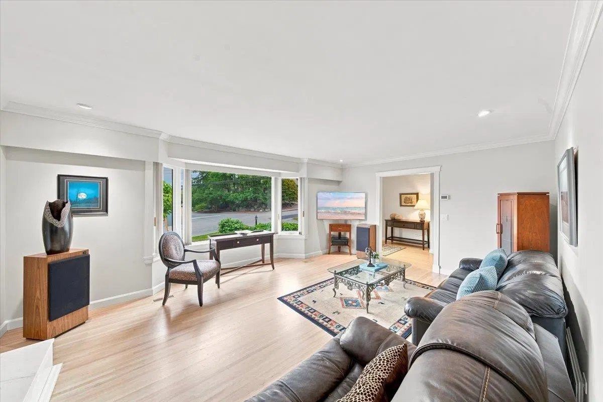 Photo 5 of 31 at 976 Corona Crescent