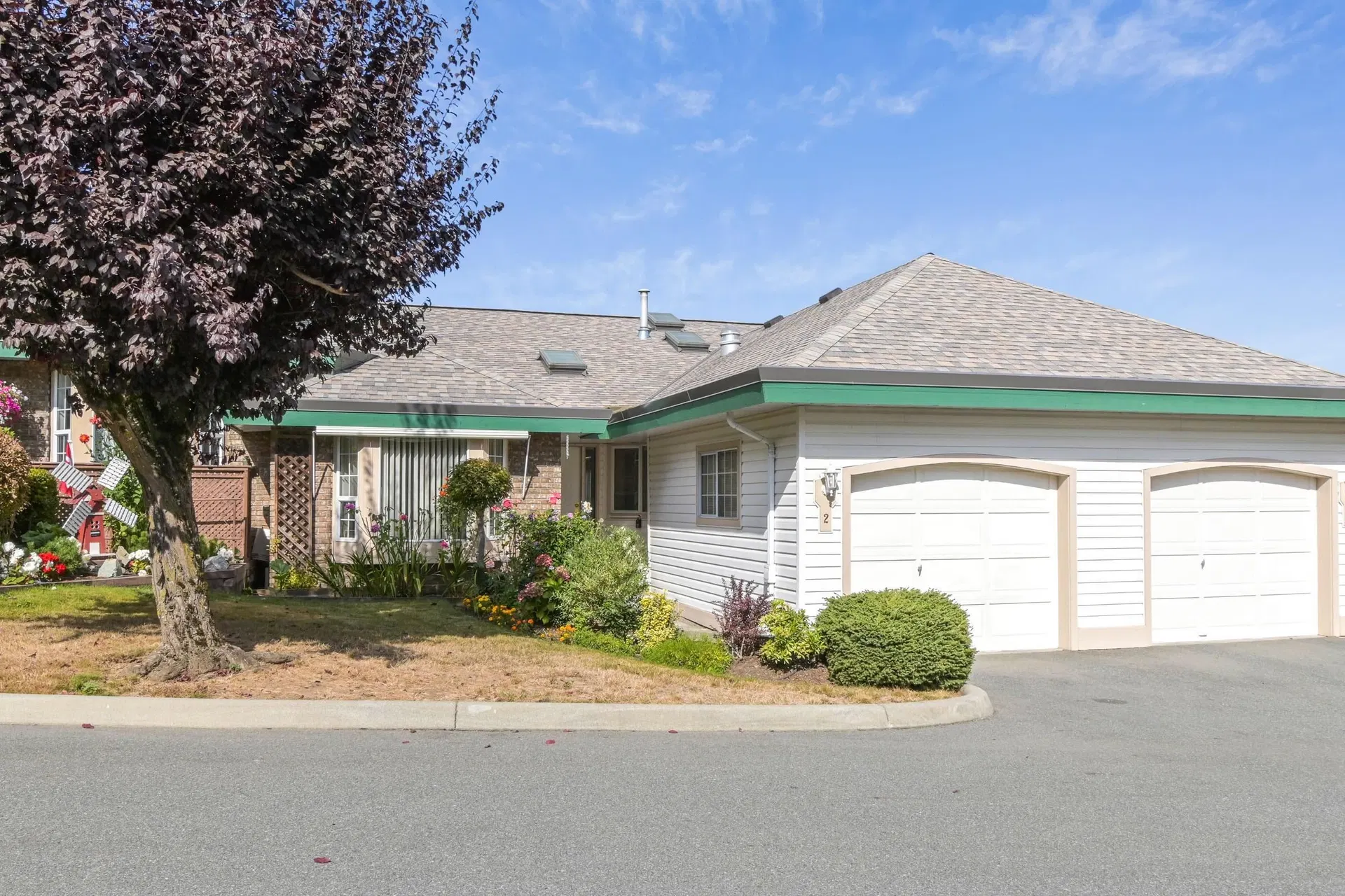 Photo 2 of 40 at #2 – 3115 Trafalgar Street