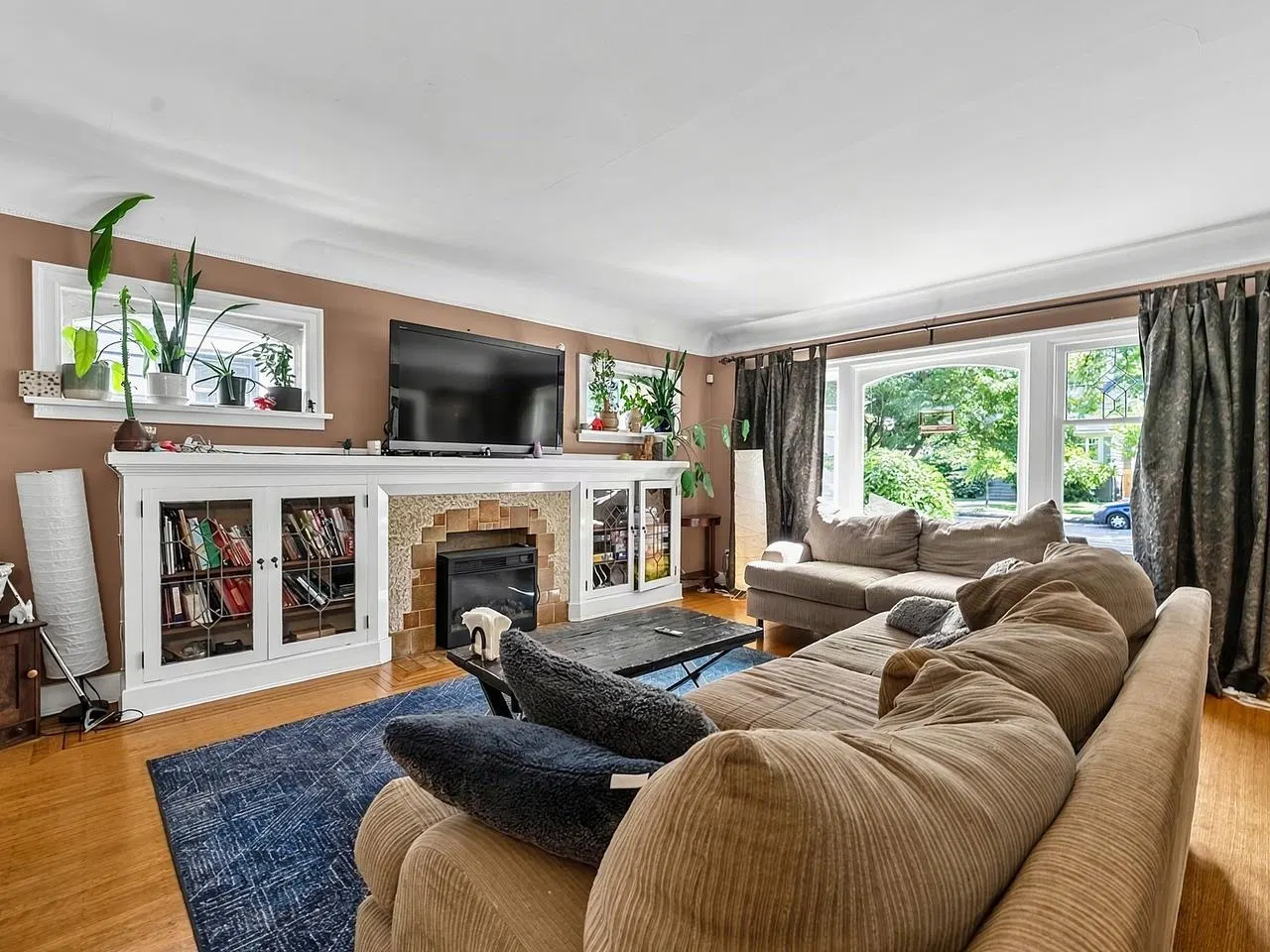 Photo 3 of 24 at 2521 Kitchener Street