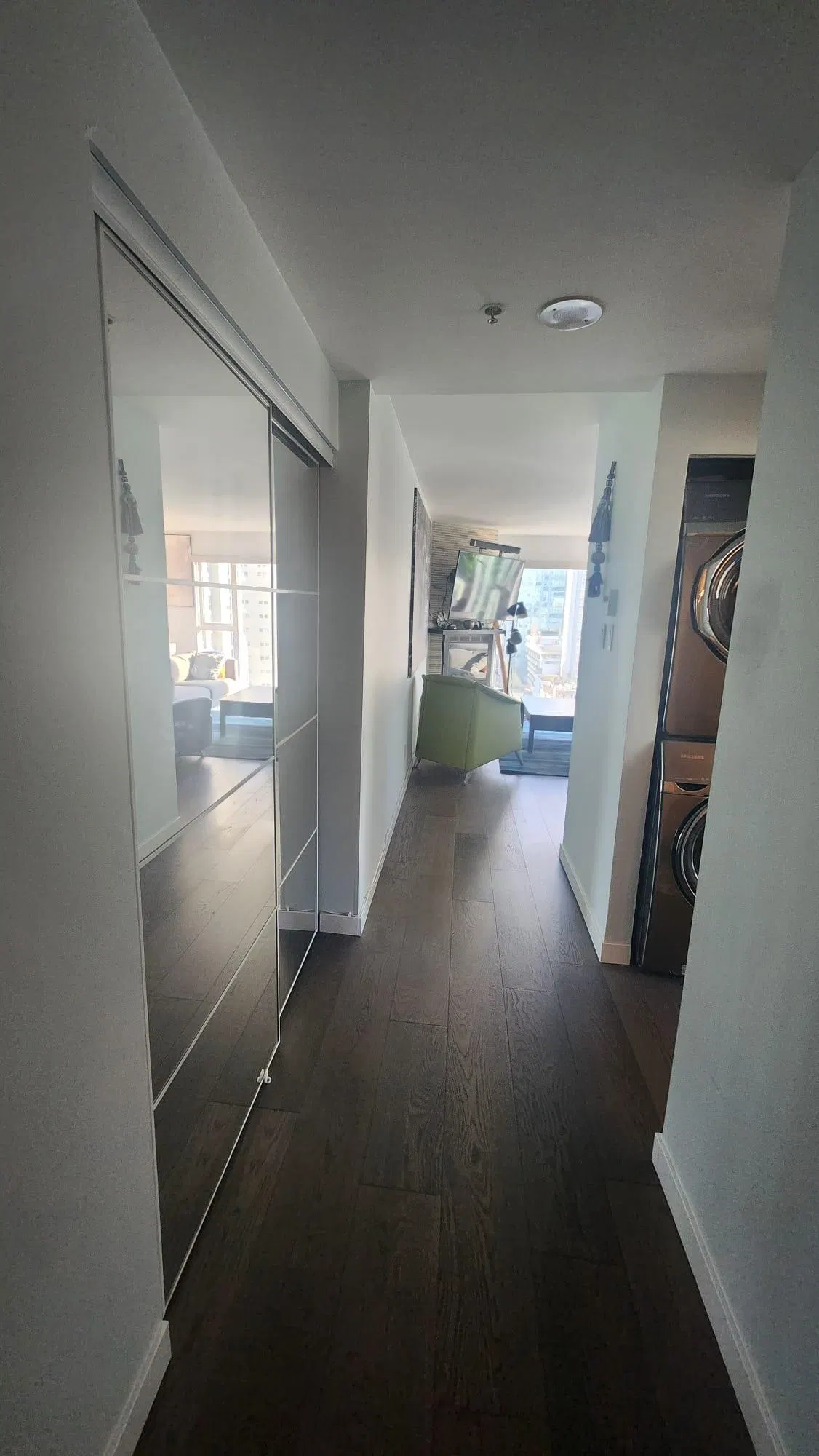 Photo 4 of 15 at #1503 – 1155 Homer Street