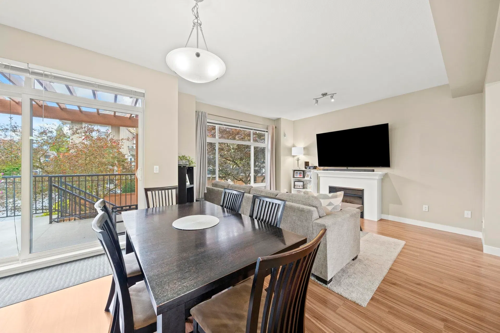 Photo 5 of 28 at #20 – 6036 164 Street