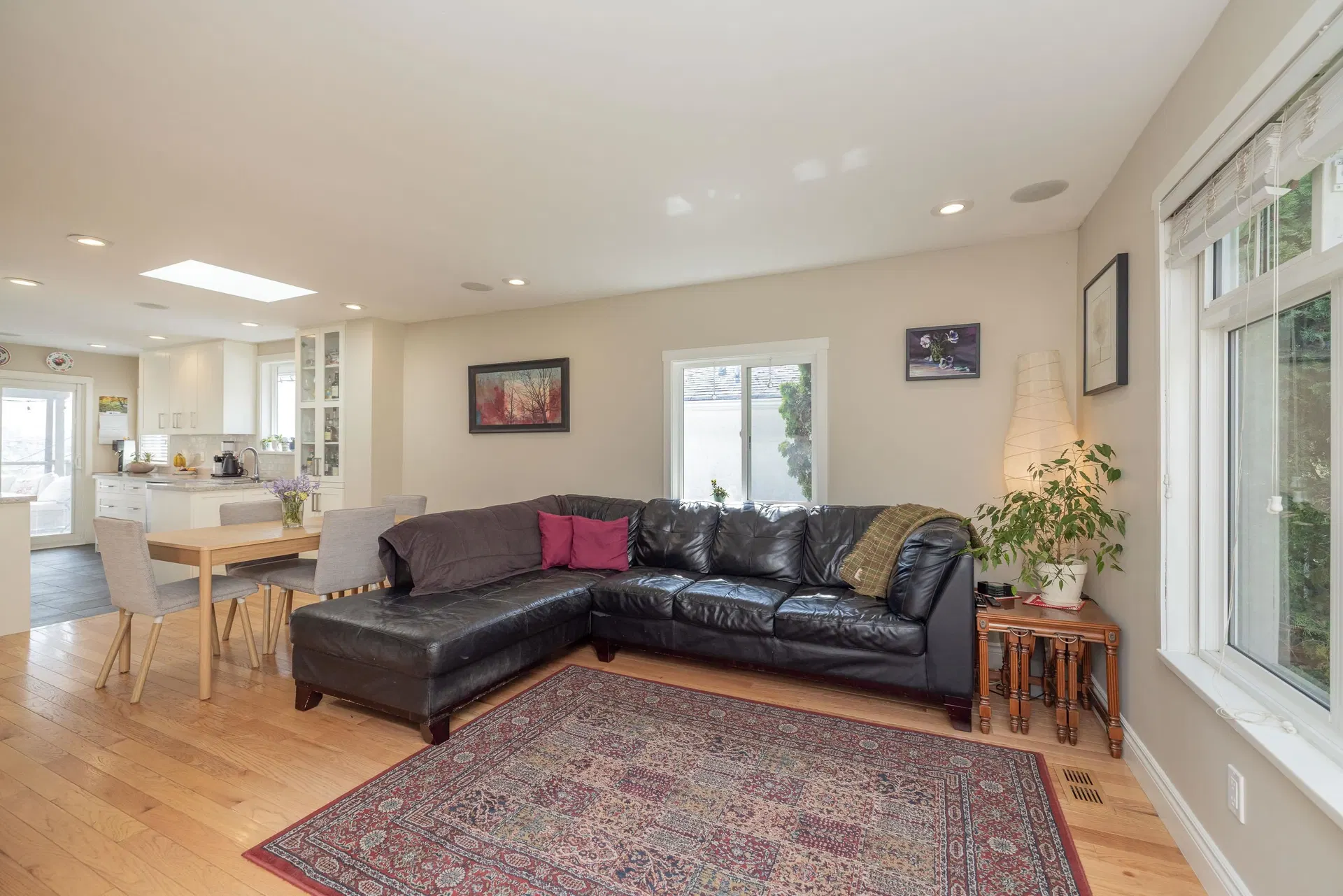 Photo 5 of 39 at 1119 Cloverley Street