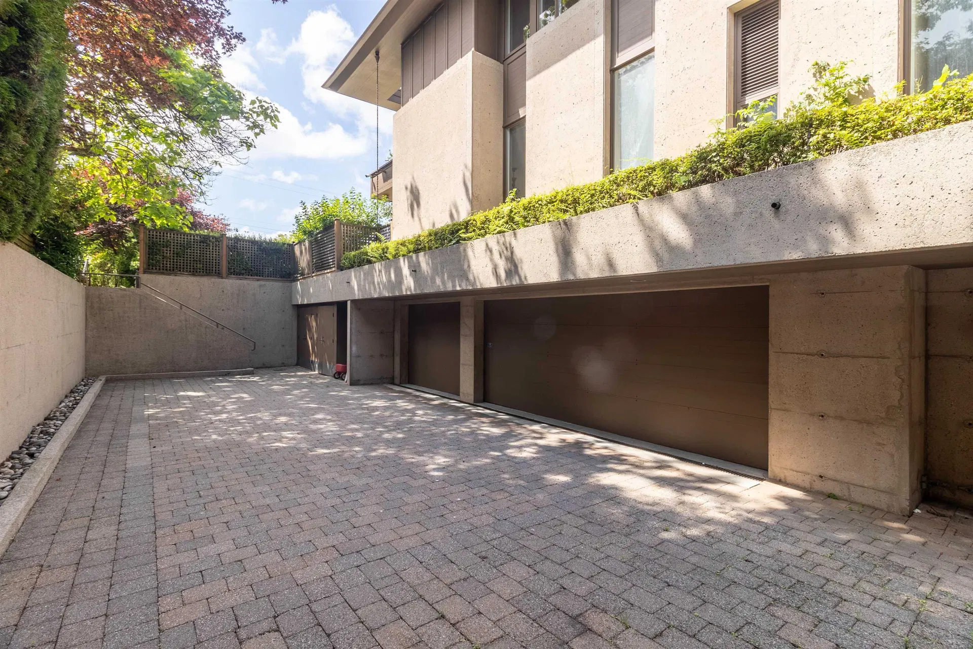 Photo 2 of 19 at 1178 Laurier Avenue