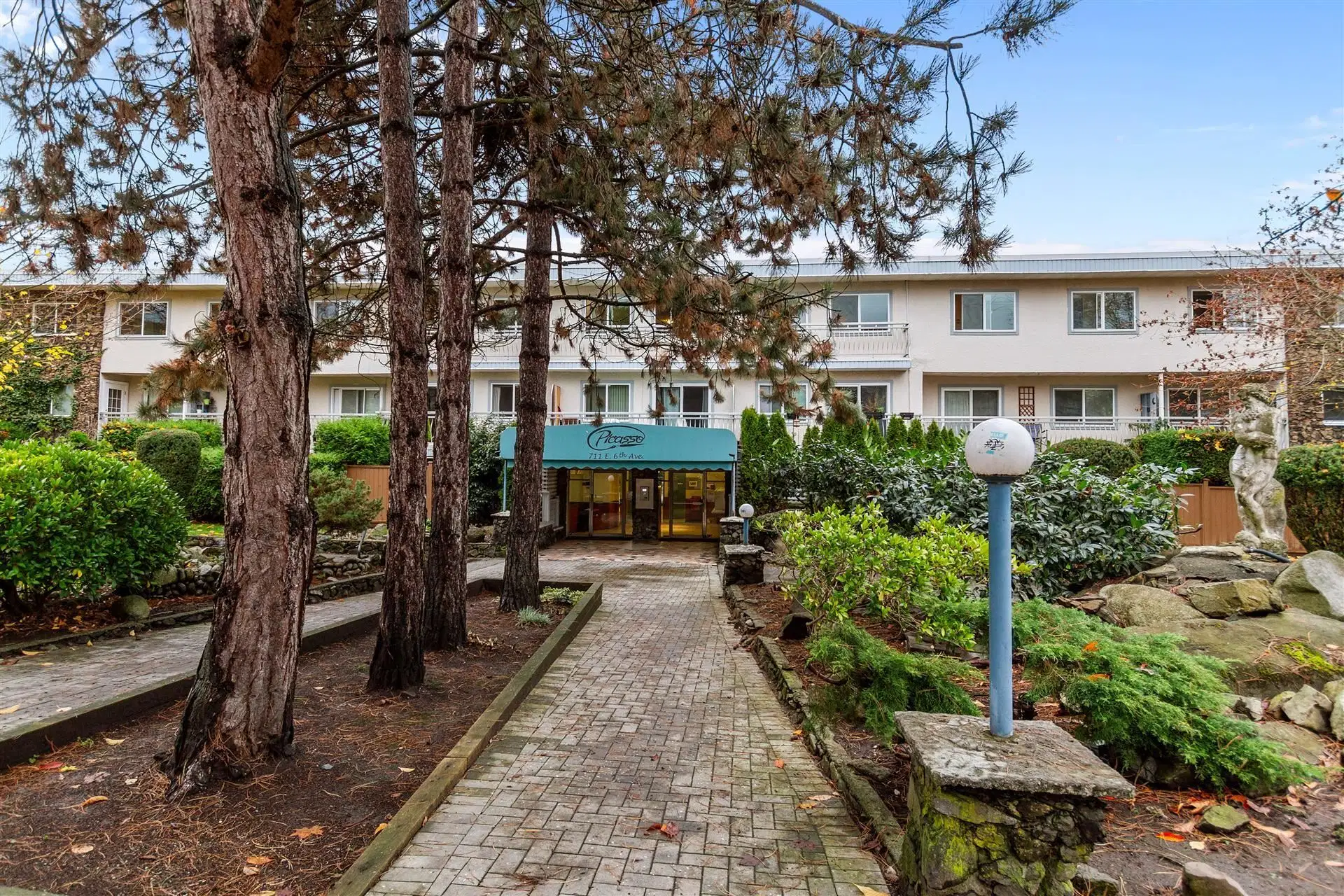 #213 – 711 6th Avenue