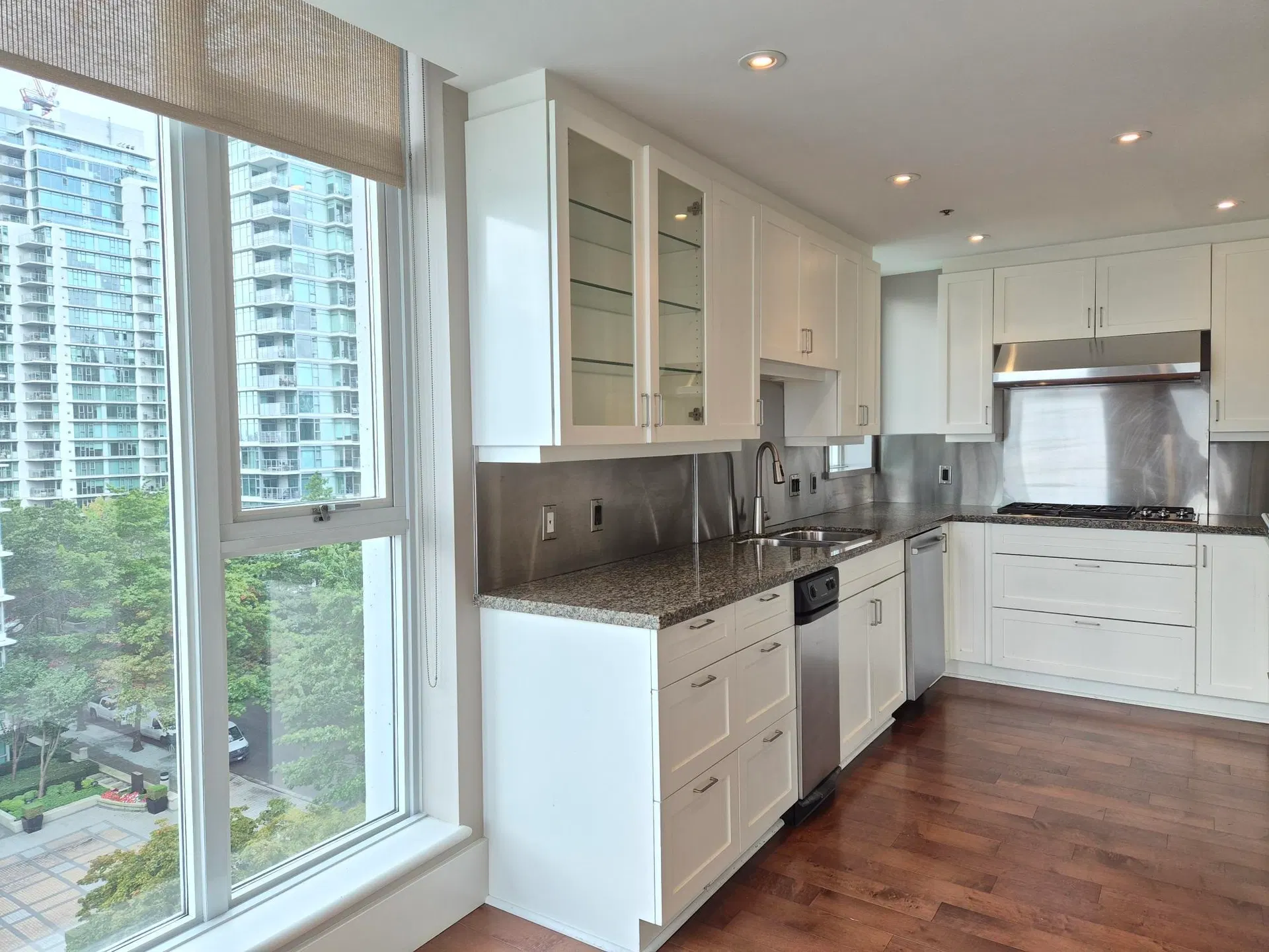 Photo 5 of 30 at #803 – 1777 Bayshore Drive