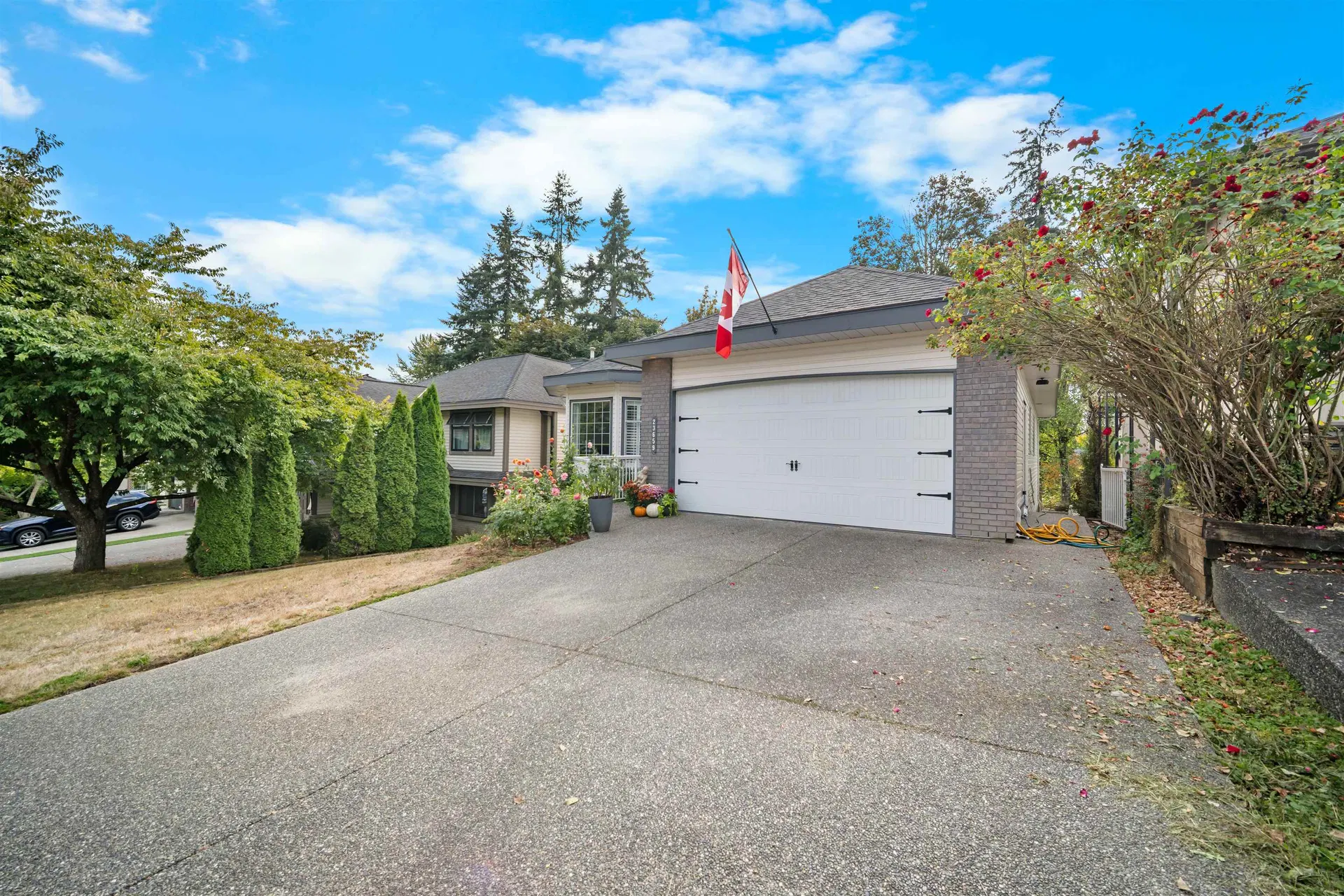 Photo 3 of 40 at 23659 Tamarack Lane