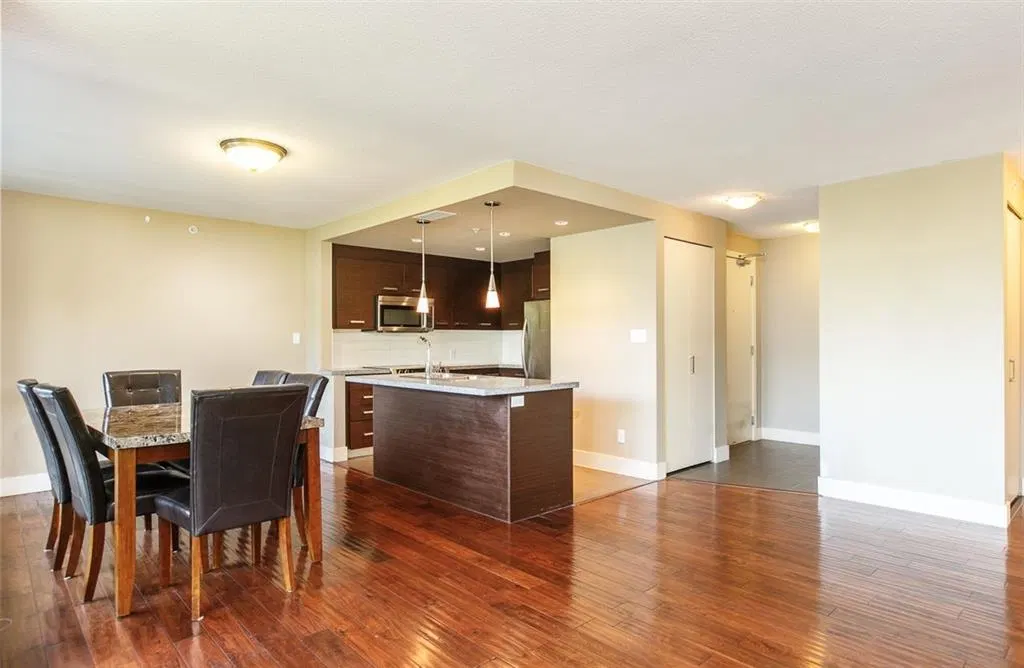 Photo 4 of 17 at #301 – 2959 Glen Drive