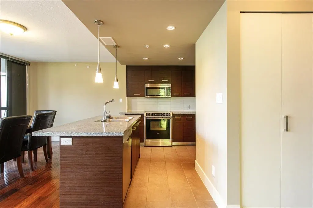 Photo 5 of 17 at #301 – 2959 Glen Drive