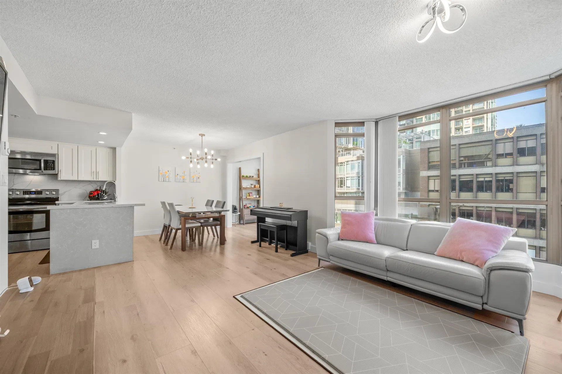 Photo 2 of 29 at #706 – 867 Hamilton Street